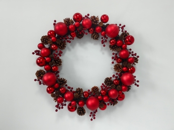 Rattan‑Base Christmas Wreath with Shiny Red Baubles, Berries and Pine Cones